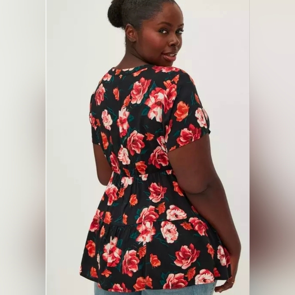 NWT Torrid Plus Size Babydoll Rayon Twill Button-Front Tiered Top - Picture 2 of 8